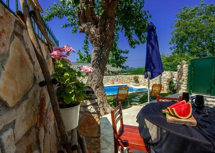 Rustical Monspinosa Villa